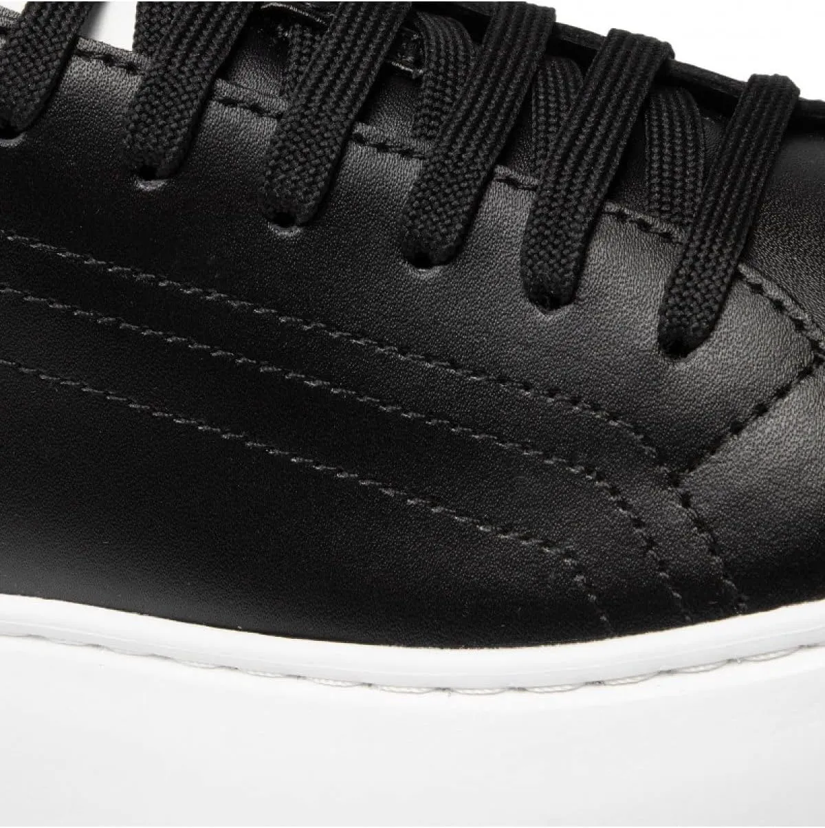 A|X ARMANI EXCHANGE Women's Oversized Sneaker