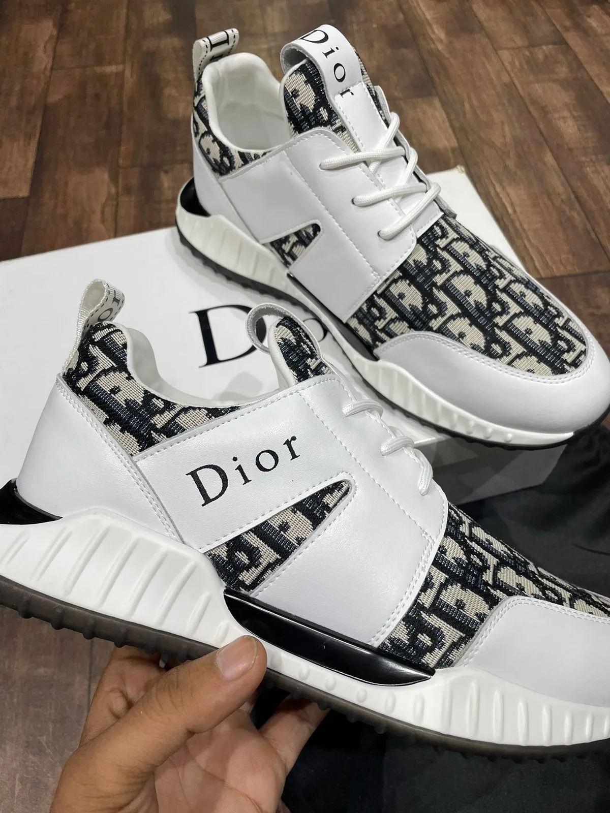 CHRISTION DIOR || Claf Leather Logo Trainer Shoes In White