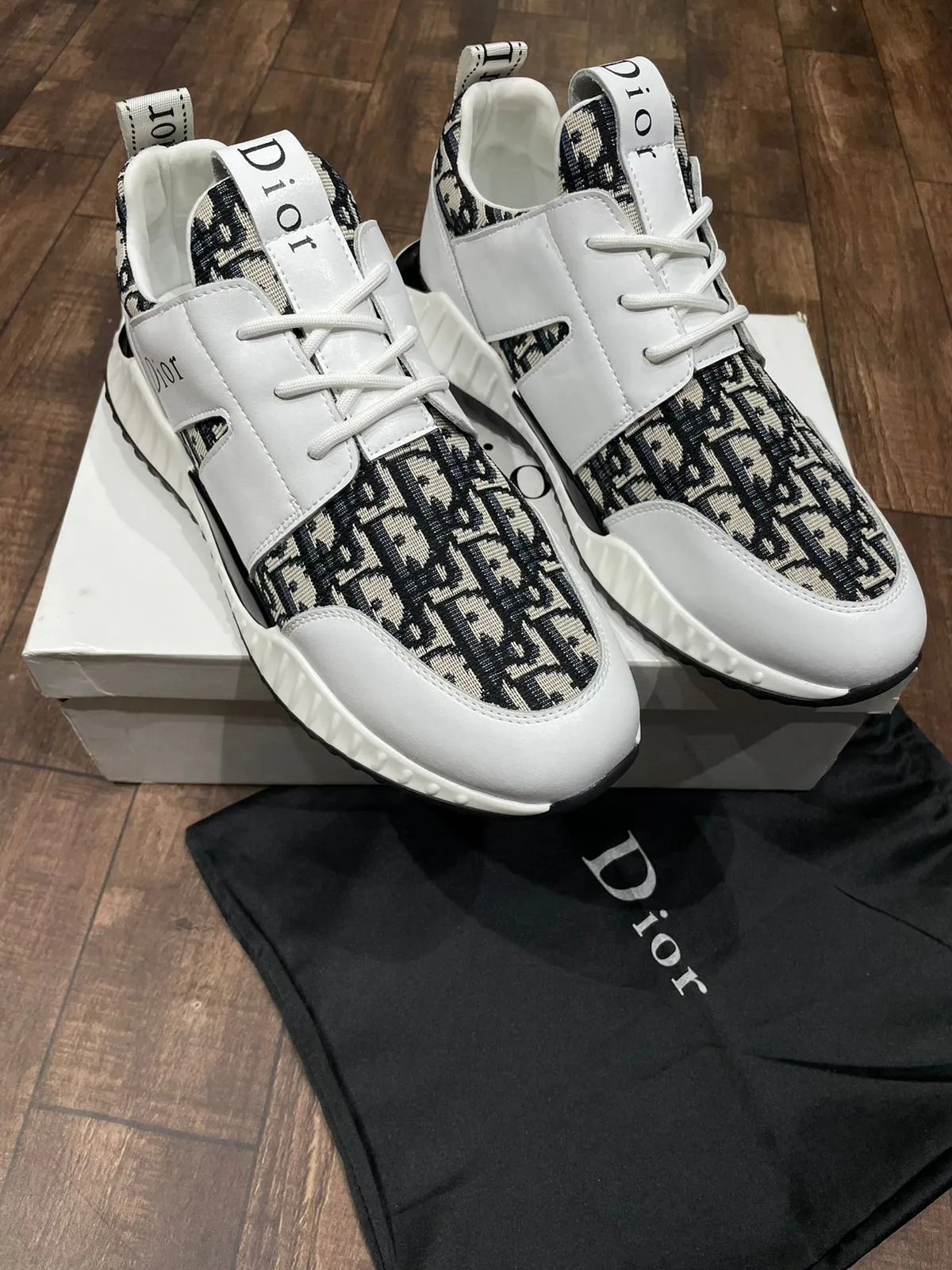 CHRISTION DIOR || Claf Leather Logo Trainer Shoes In White