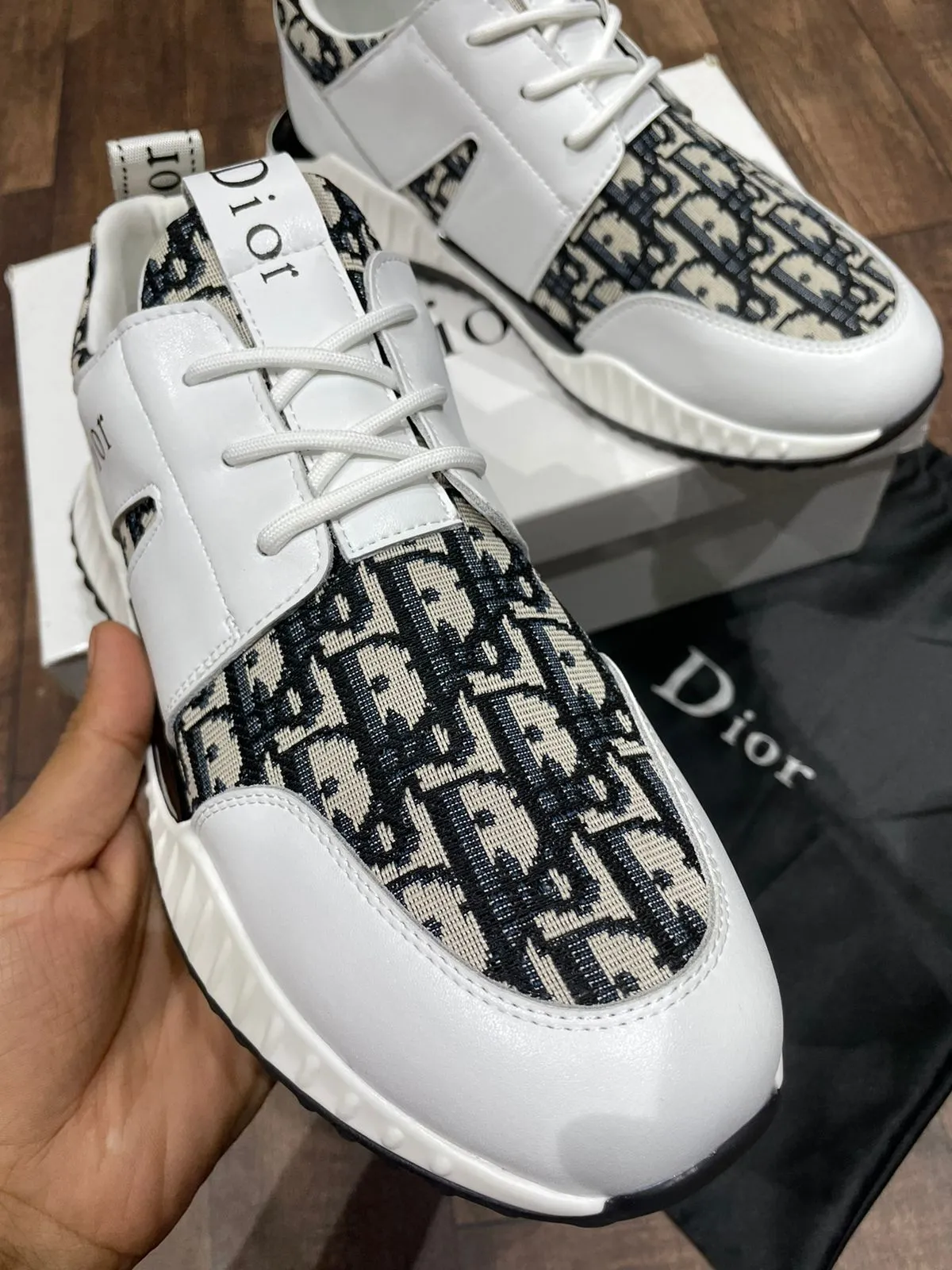 CHRISTION DIOR || Claf Leather Logo Trainer Shoes In White