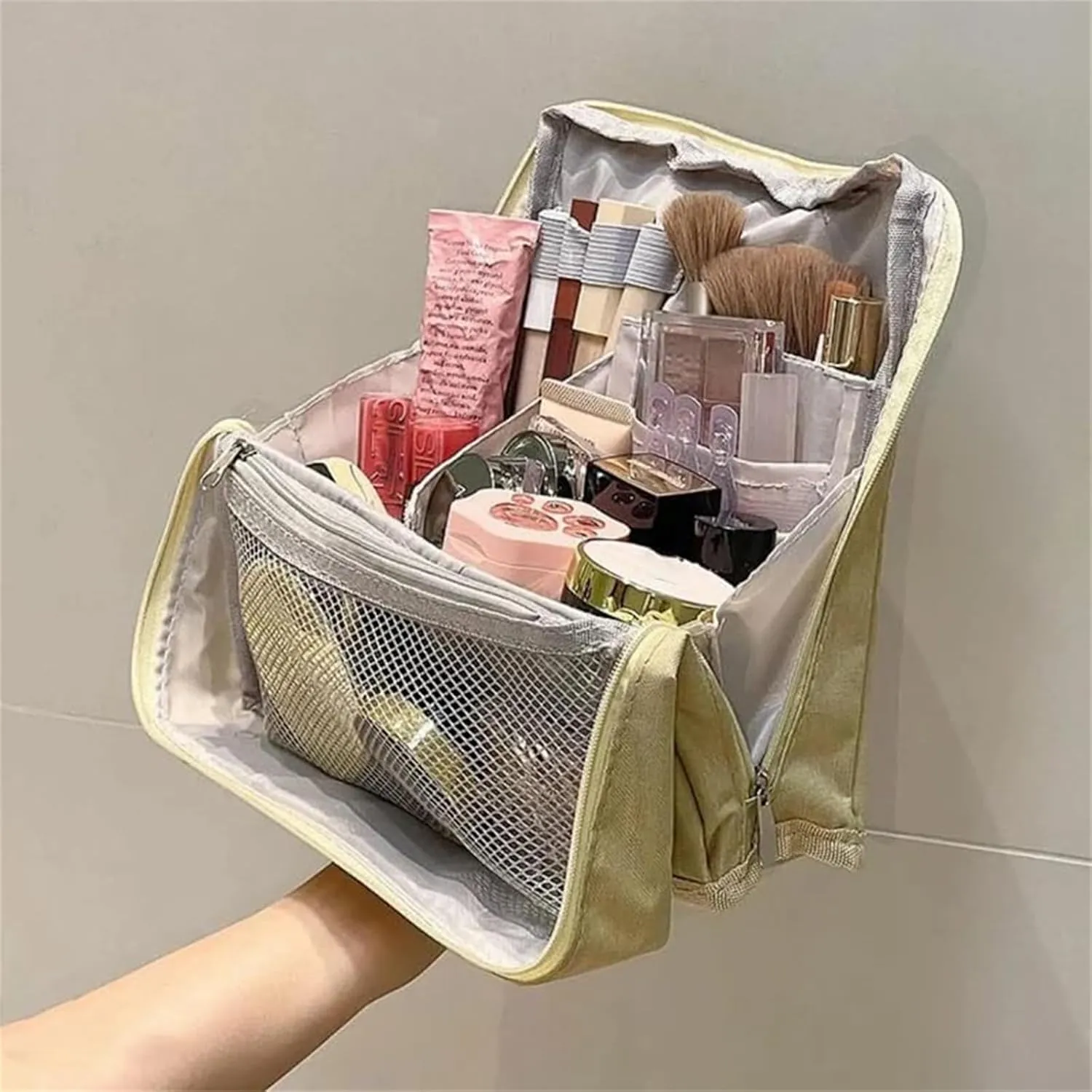 Doresty Makeup Bag, Standing Makeup Bag – Portable, Large Capacity, Vertical Large Opening Waterproof Multifunctional Make up Bags with Compartments, Smart Partitioning, Travel-Friendly (Beige)