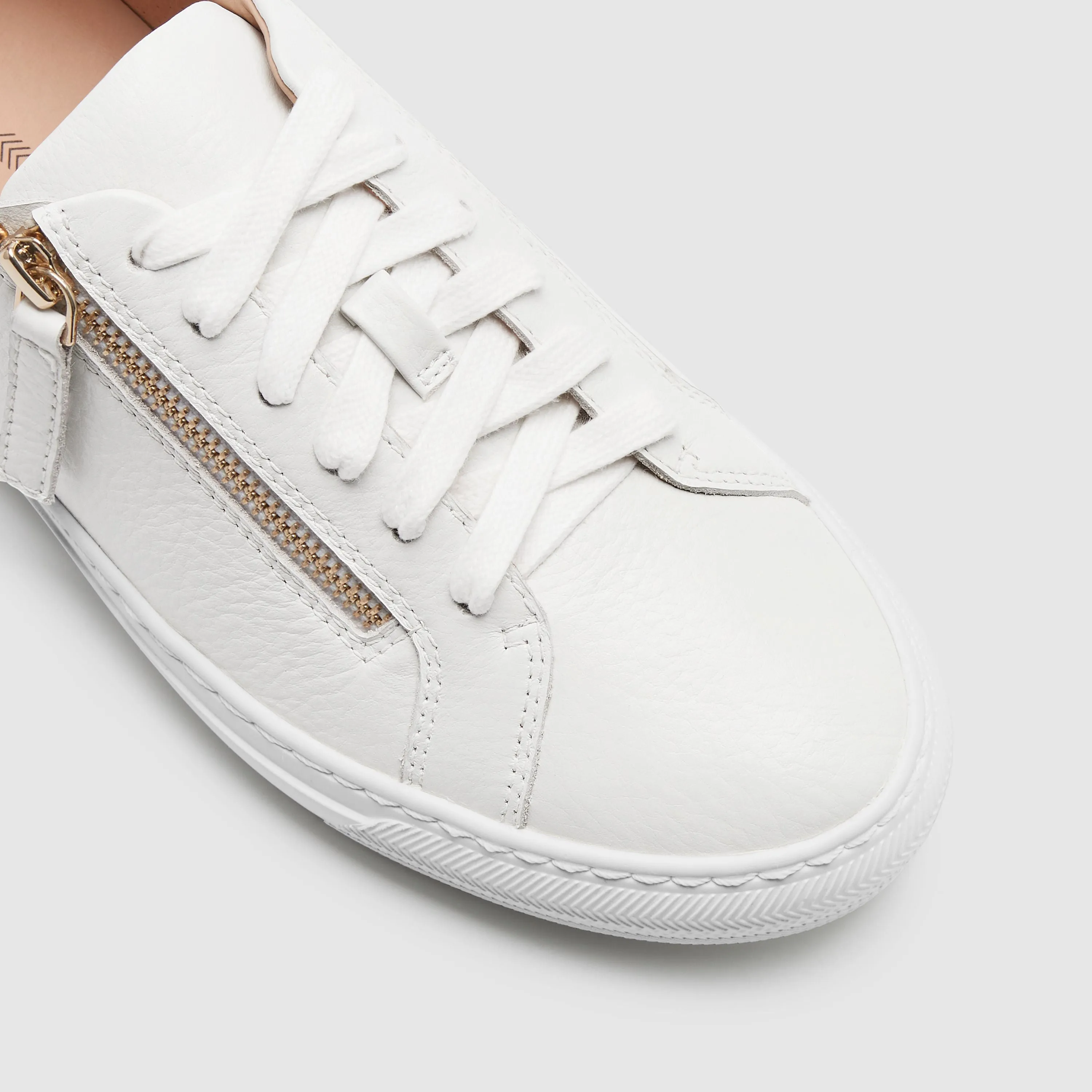 Frankie4 Billie White Tumbled Leather Sneaker