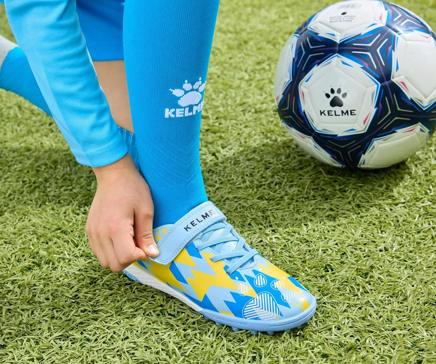 KELME Kids' Indoor Soccer Cleats, Breathable Mesh Turf Futsal Shoes, Turn-Lock, Boys Girls Football Baseball Softball Sneaker for Little/Big Kid