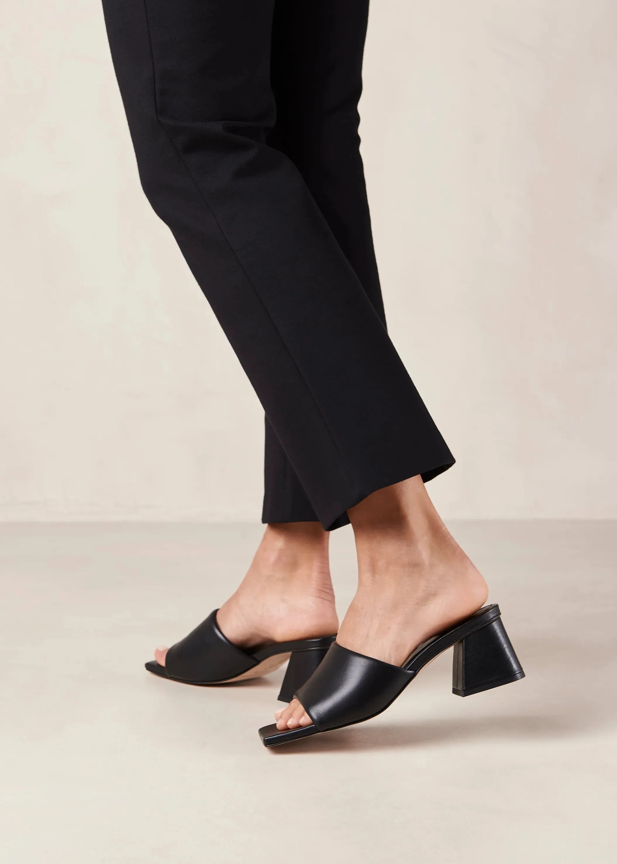 leather sandals - brushed - black