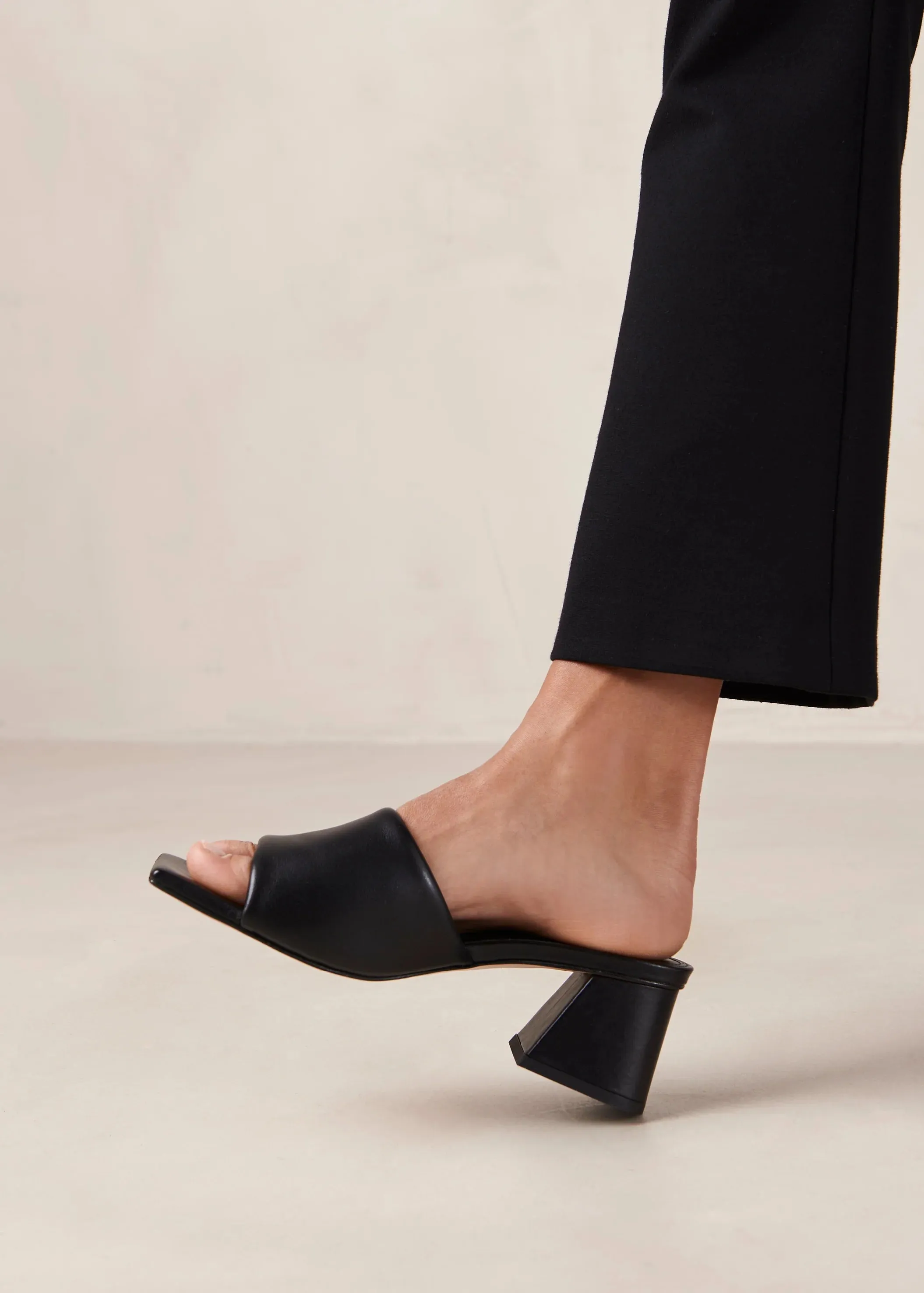 leather sandals - brushed - black