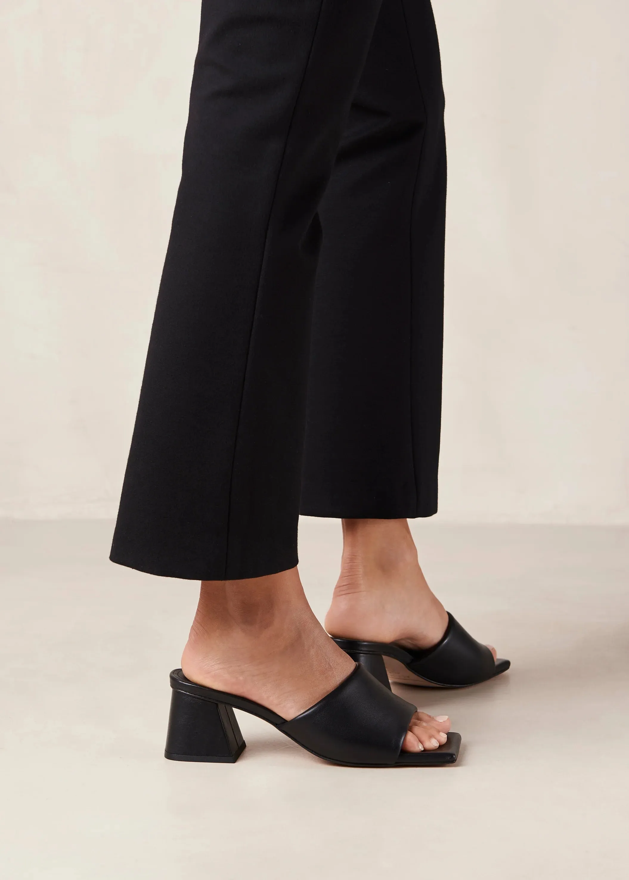 leather sandals - brushed - black