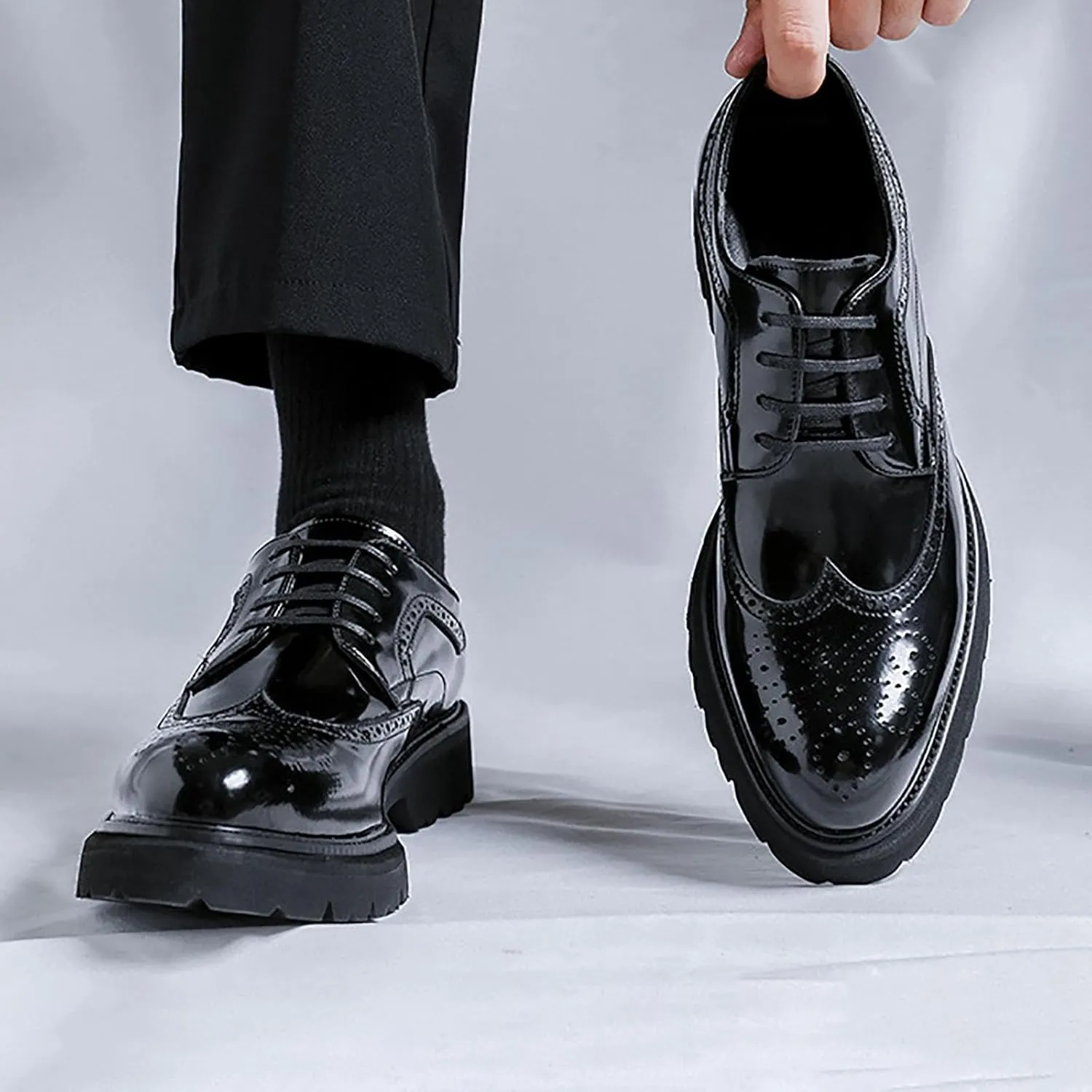New Men's Business Formal Shoes， Lace-up Patent Leather Trendy Hollowout Footwear with Increased Inner Bottom Casual Wedding Groom Shoes