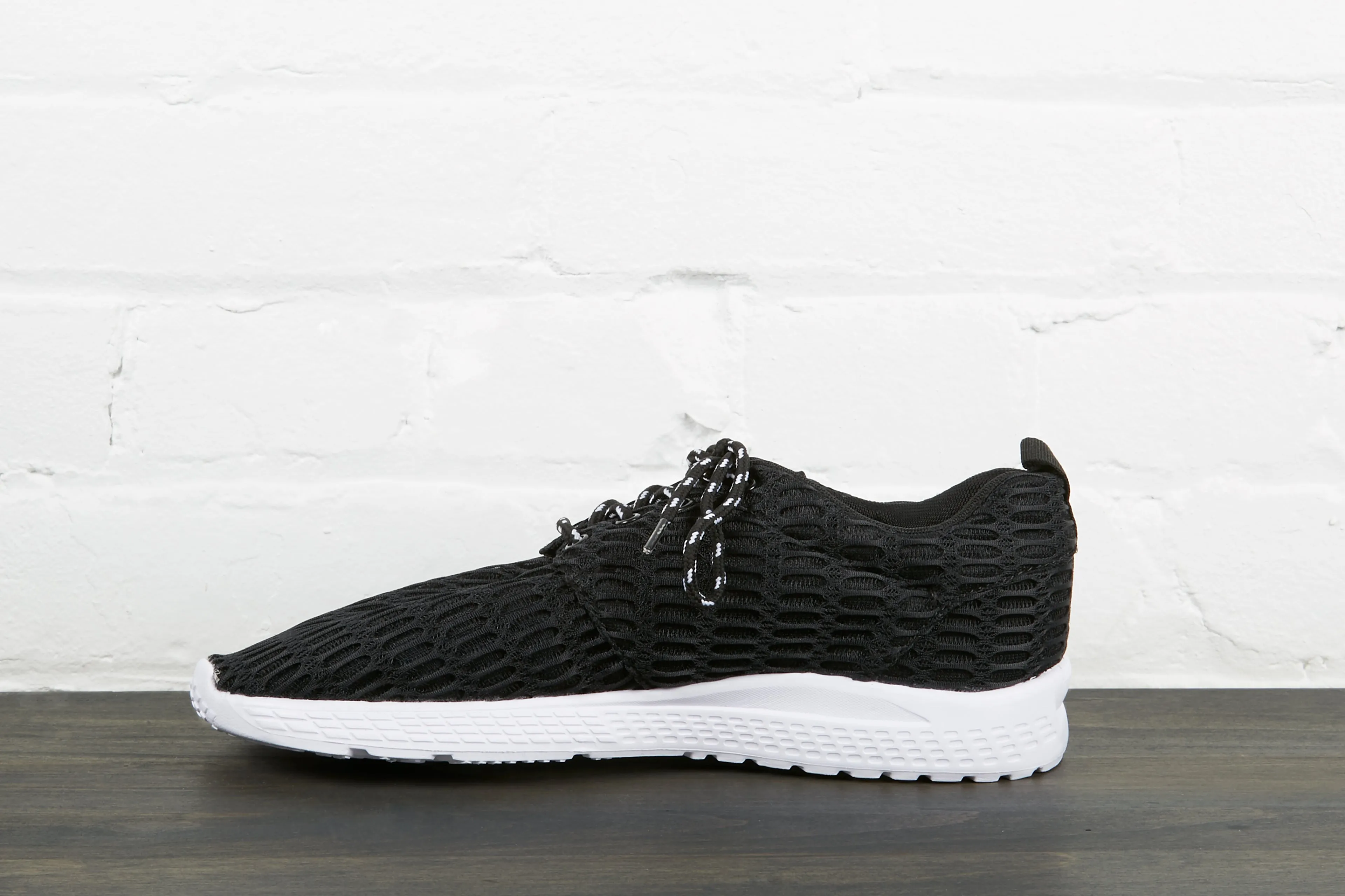 Sneaker And Black Premium-grade Energy-efficient White