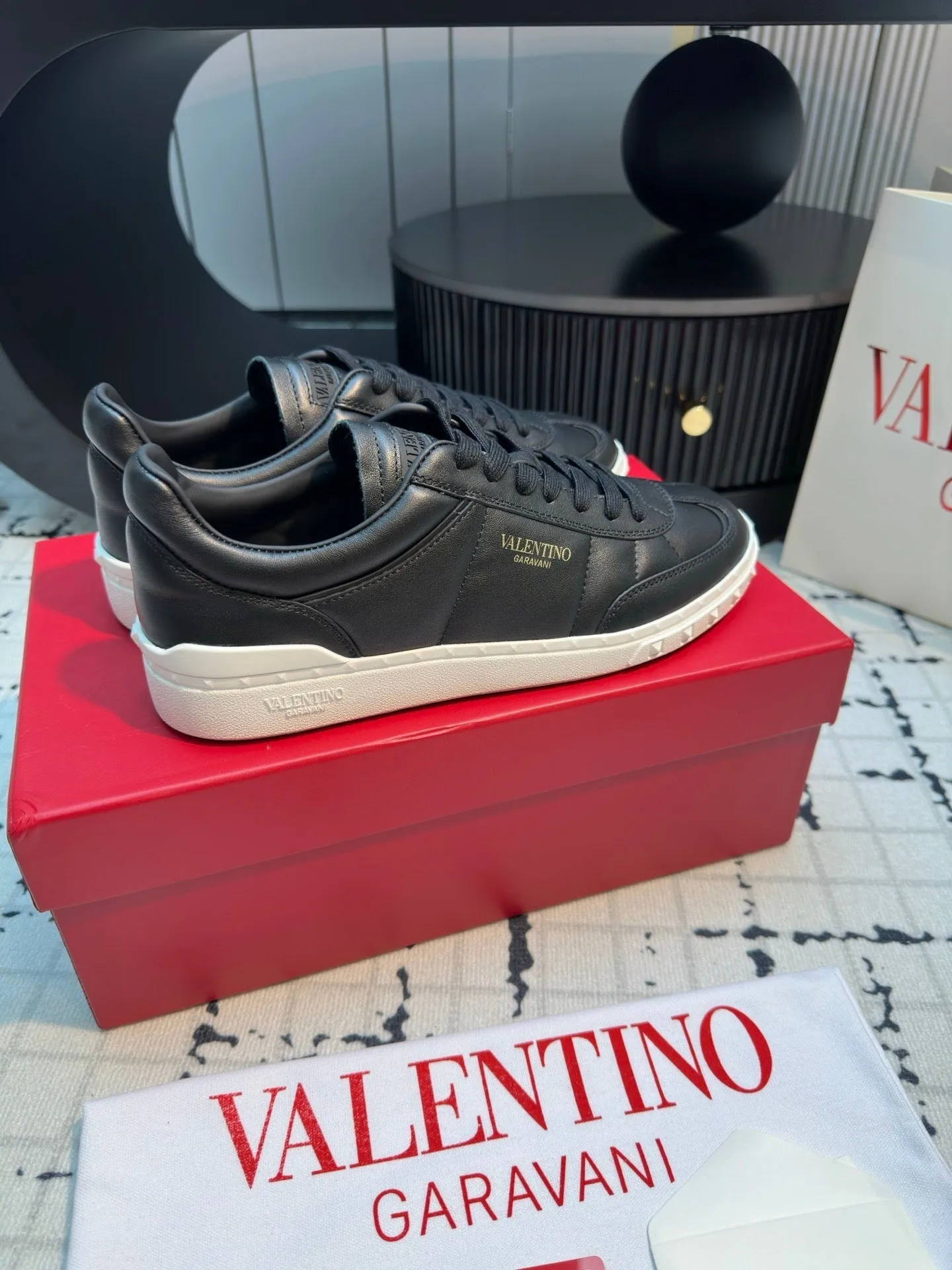 Upvillage Sneaker In Calfskin Leather Black 825008